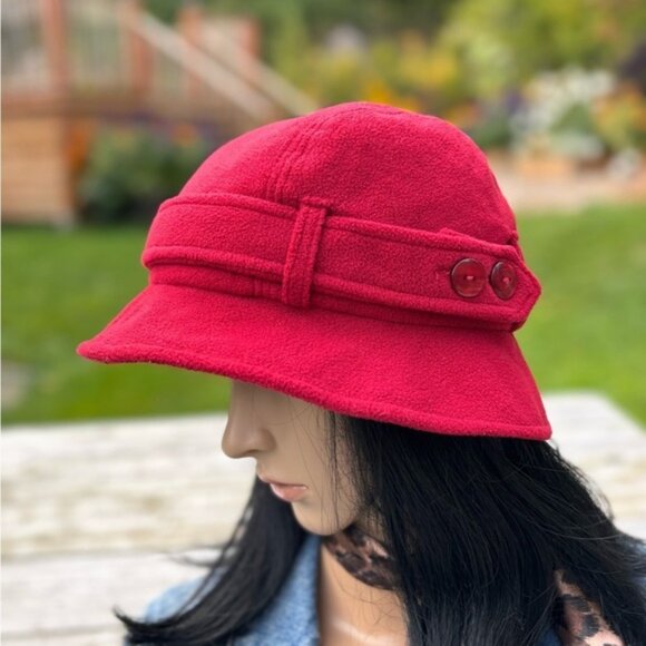 Beatrice & Zacharie red bucket hat - Picture 2 of 12